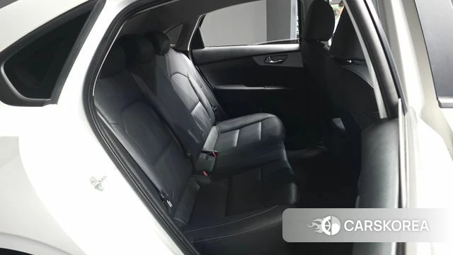 Kia The New K3 2nd generation 2022 Белый из Кореи, фото 3
