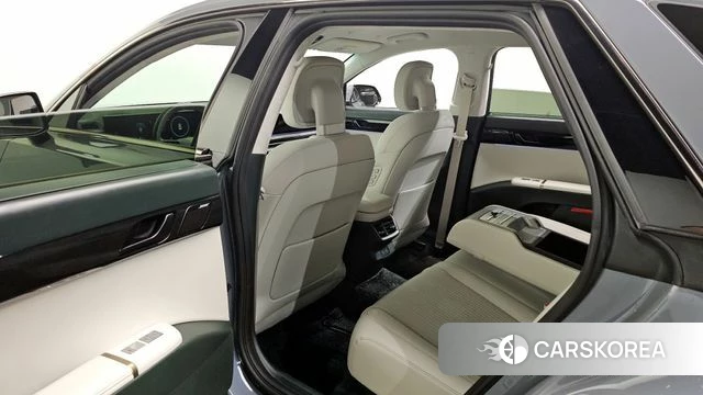 Hyundai Grandeur (GN7) 2023 Светло-серебряный цвет из Кореи, фото 3