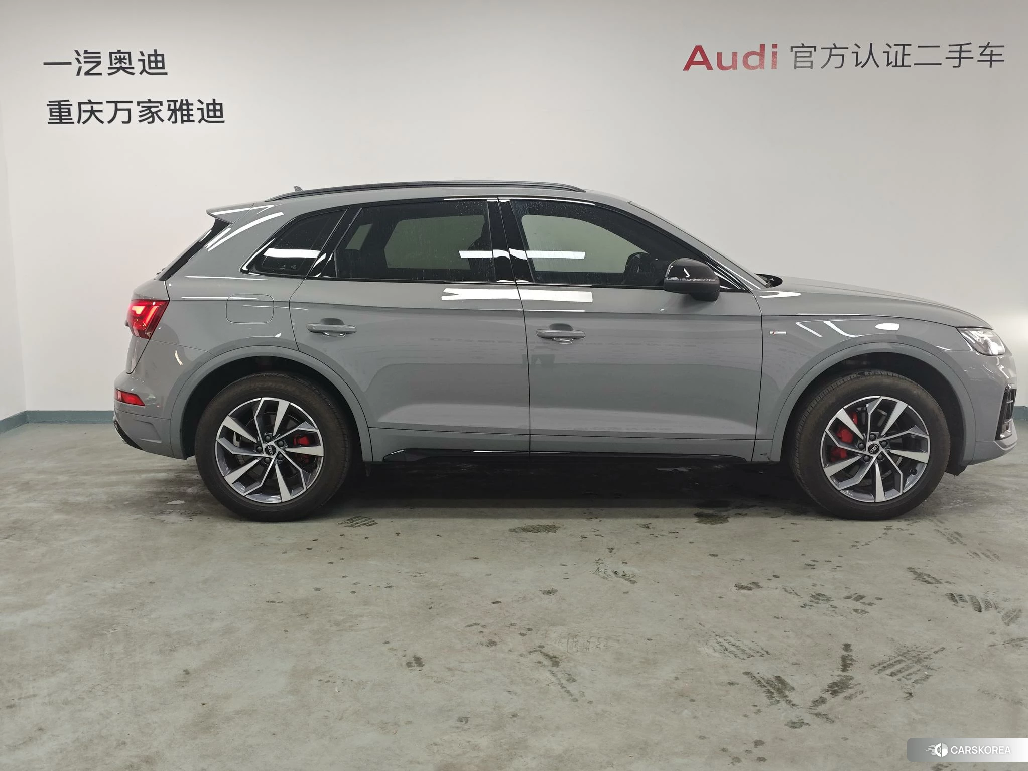 Audi Q5L 2024 Серебристо-серый из Китая, фото 3