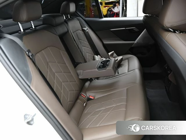 BMW 5 Series (G60) 2024 Белый из Кореи, фото 3