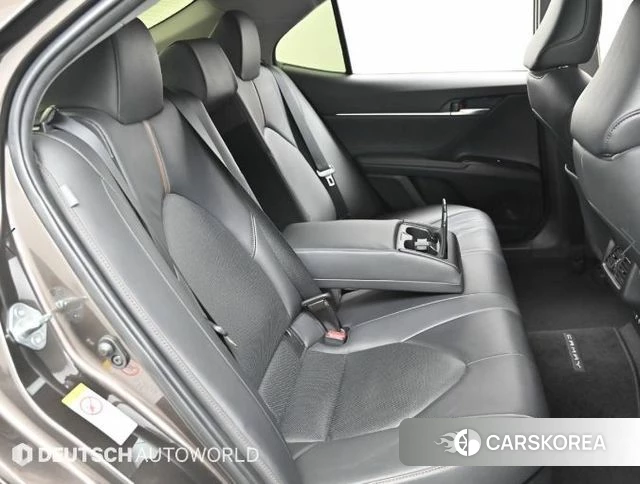 Toyota Camry (XV70) 2018 Серый из Кореи, фото 3
