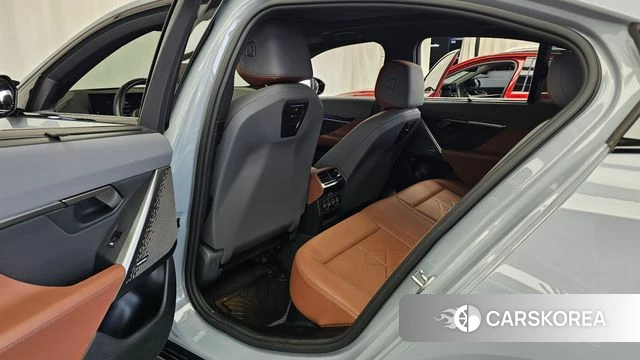 BMW 5 Series (G60) 2024 Цвет галактики из Кореи, фото 3