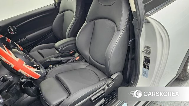 Mini Cooper 2021 Серебристо-серый из Кореи, фото 3