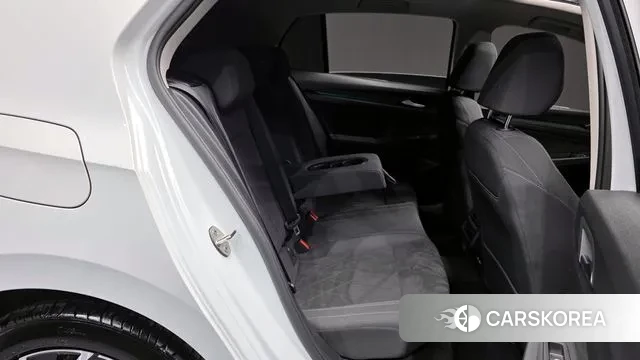 Volkswagen Golf 8th Generation 2024 Белый из Кореи, фото 3