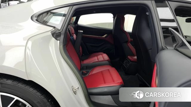 Porsche Taycan 2023 Серебристо-серый из Кореи, фото 3