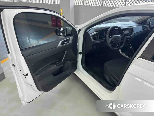 Volkswagen Polo 2023 Белый из Китая, фото 3