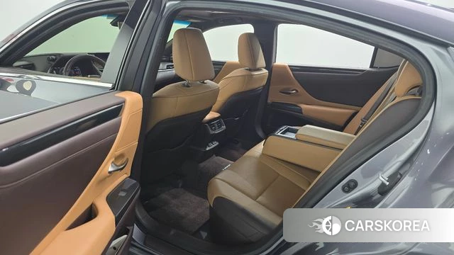 Lexus ES300h 7th generation 2018 Серый из Кореи, фото 3
