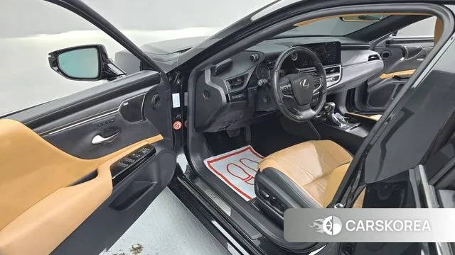 Lexus ES300h 7th generation 2024 Черный из Кореи, фото 3