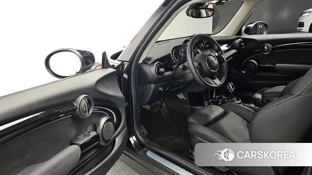 Mini Cooper 2022 Черный из Кореи, фото 3