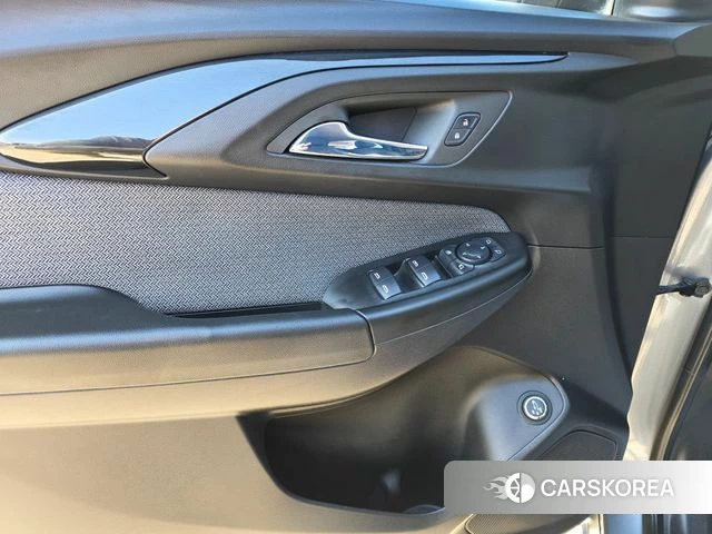 Chevrolet (GM Daewoo) Trailblazer 2021 Серебристо-серый из Кореи, фото 3