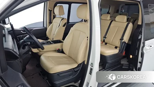 Hyundai Staria 2023 Белый из Кореи, фото 3