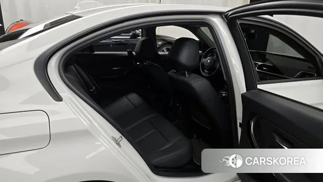 BMW 3 Series (F30) 2018 Белый из Кореи, фото 3