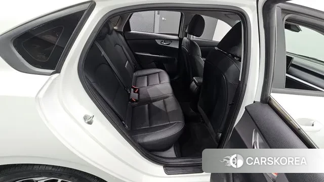 Kia The New K3 2nd generation 2021 Белый из Кореи, фото 3