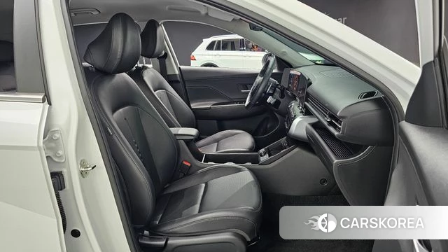 Hyundai Kona (SX2) 2024 Белый из Кореи, фото 3
