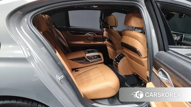 BMW 7 Series (G11) 2021 Серебристо-серый из Кореи, фото 3