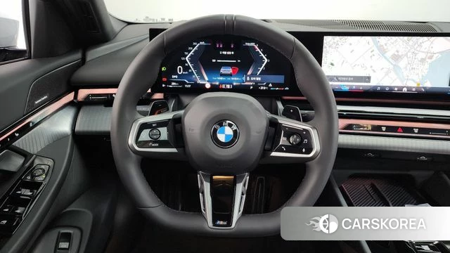 BMW 5 Series (G60) 2025 Цвет галактики из Кореи, фото 3