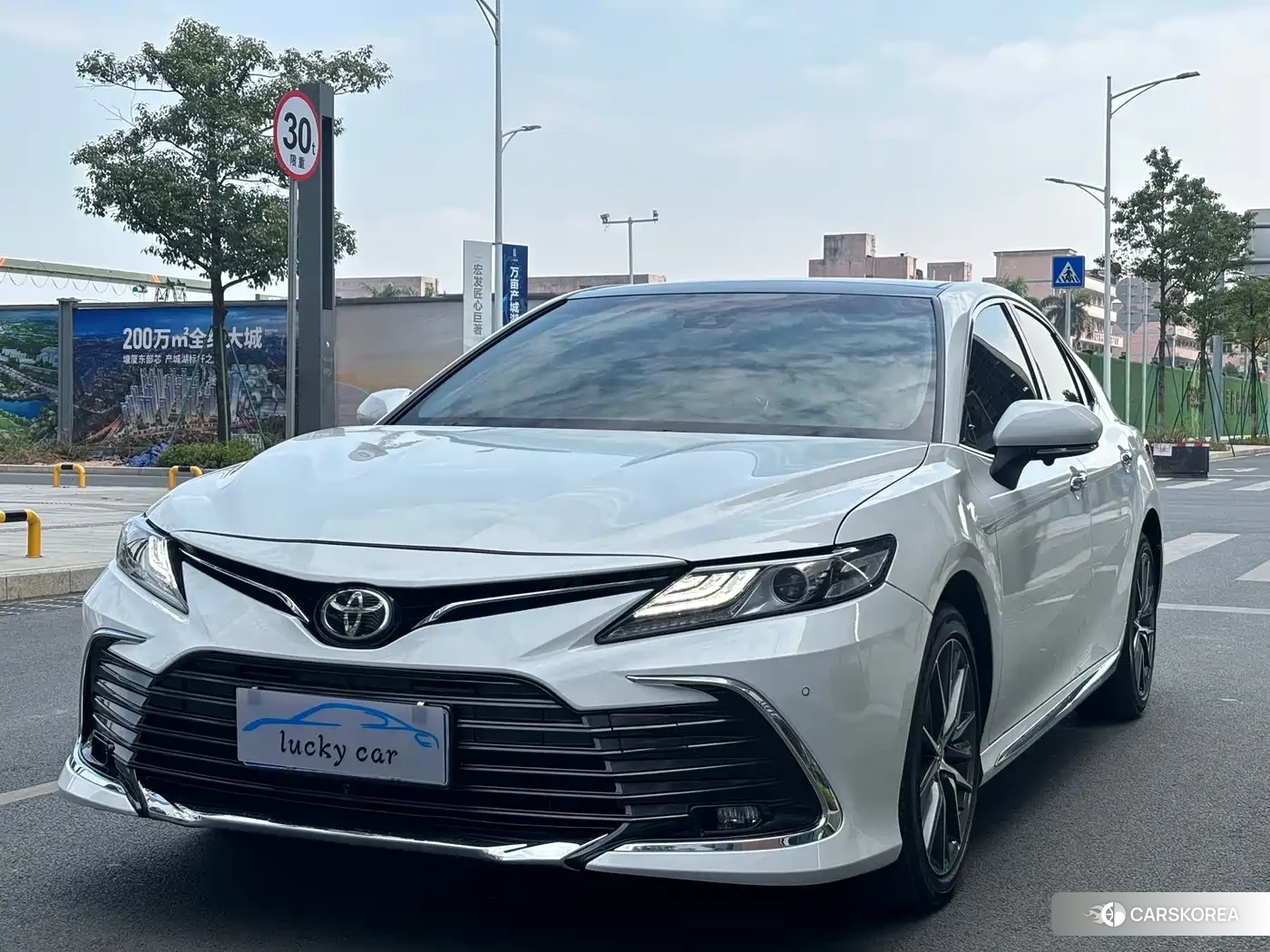 Toyota Camry 2023 Белый из Китая, фото 3