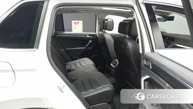 Volkswagen Tiguan second Generation 2021 Белый из Кореи, фото 3