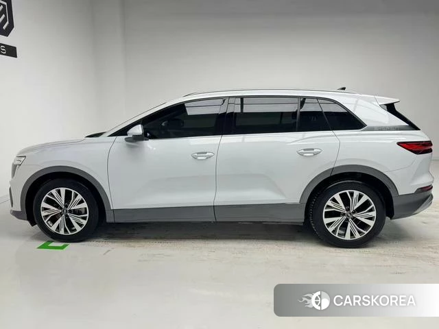 Audi Q5 e-tron 2023 Белый из Китая, фото 3