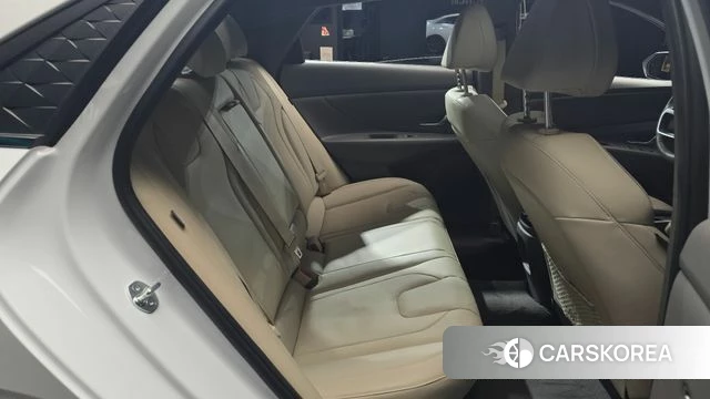 Hyundai The New Avante (CN7) 2023 Белый из Кореи, фото 3