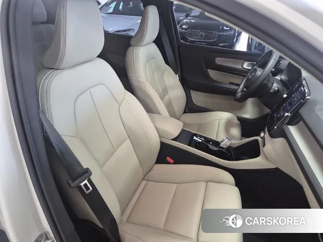 Volvo XC40 2025 Белый из Кореи, фото 3