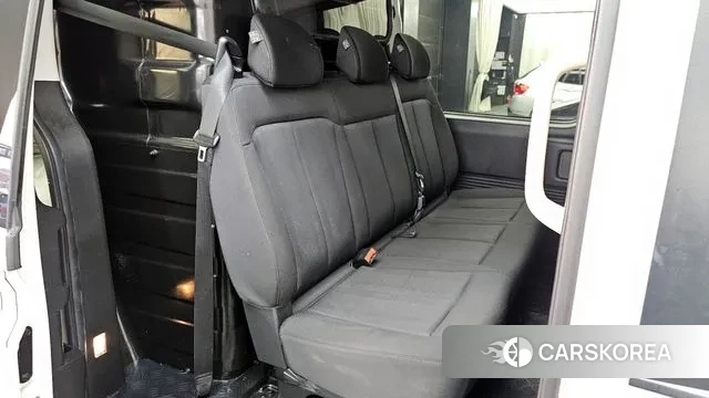 Hyundai Staria 2023 Белый из Кореи, фото 3