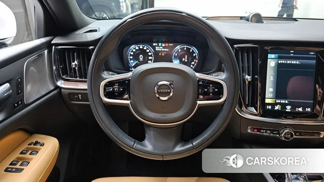 Volvo S60 3rd generation 2021 Белый из Кореи, фото 3