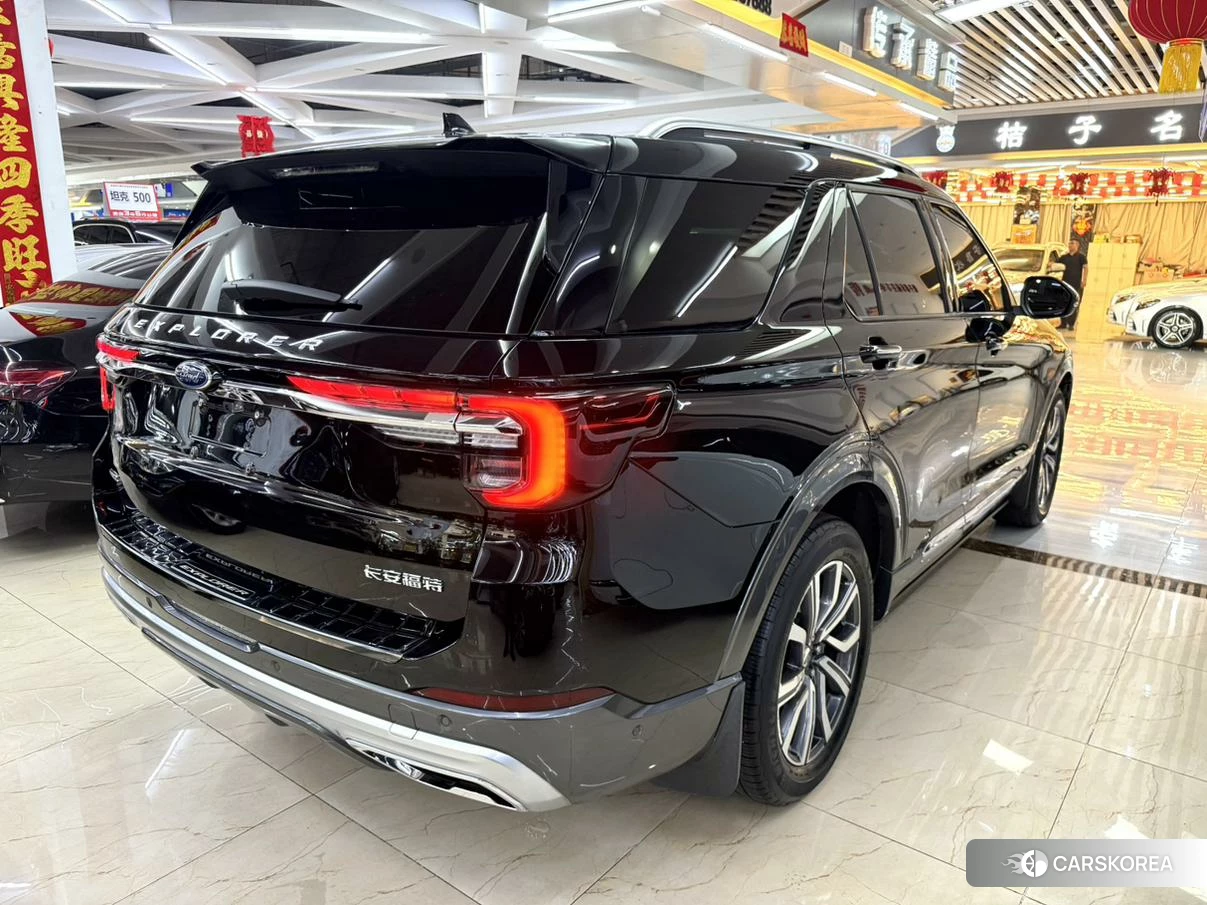 Ford Explorer 2022 Черный из Китая, фото 3