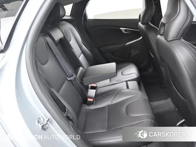 Volvo V40 2018 Серебряный из Кореи, фото 3