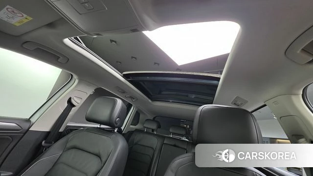 Volkswagen Tiguan second Generation 2023 Белый из Кореи, фото 3
