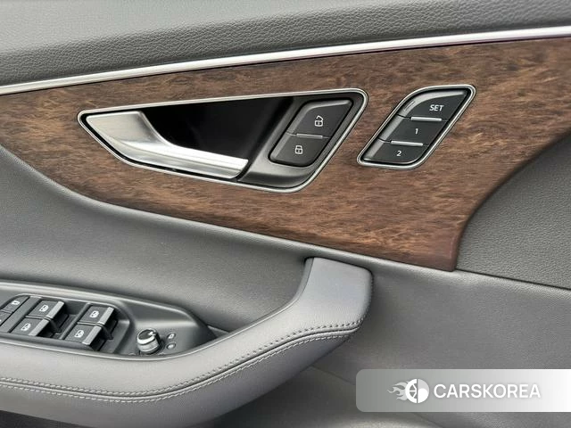 Audi Q7 2024 Черный из Китая, фото 3