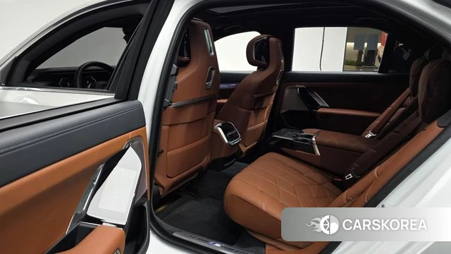 BMW 7 Series (G70) 2025 Белый из Кореи, фото 3