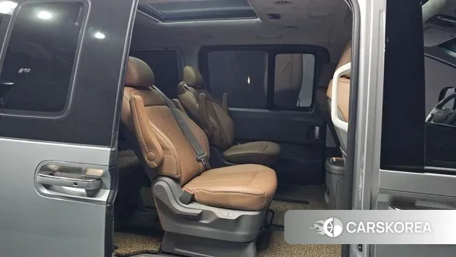 Hyundai Staria 2024 Серебряный из Кореи, фото 3