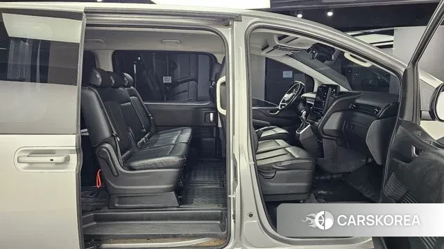 Hyundai Staria 2022 Серебристо-серый из Кореи, фото 3