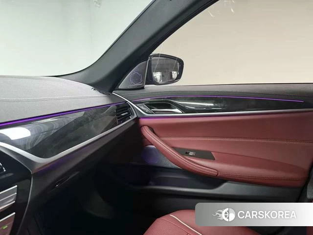 BMW 5 series 2023 Черный из Китая, фото 3