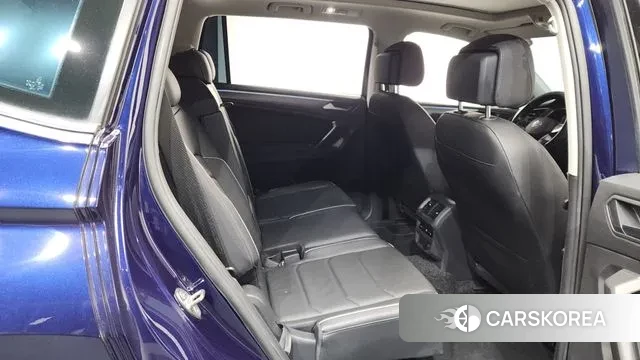 Volkswagen Tiguan Allspace 2023 Синий из Кореи, фото 3