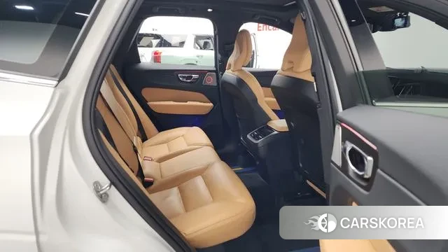 Volvo XC60 second Generation 2022 Белый из Кореи, фото 3