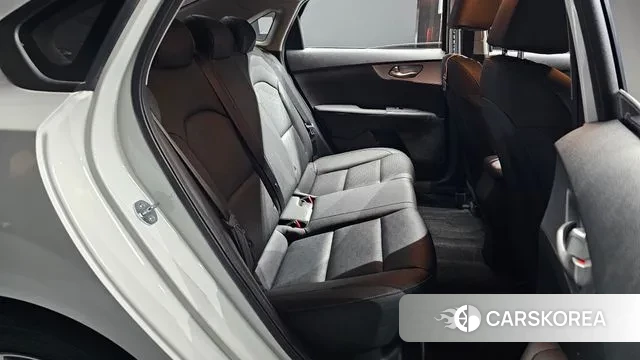 Kia The New K3 2nd generation 2021 Белый из Кореи, фото 3