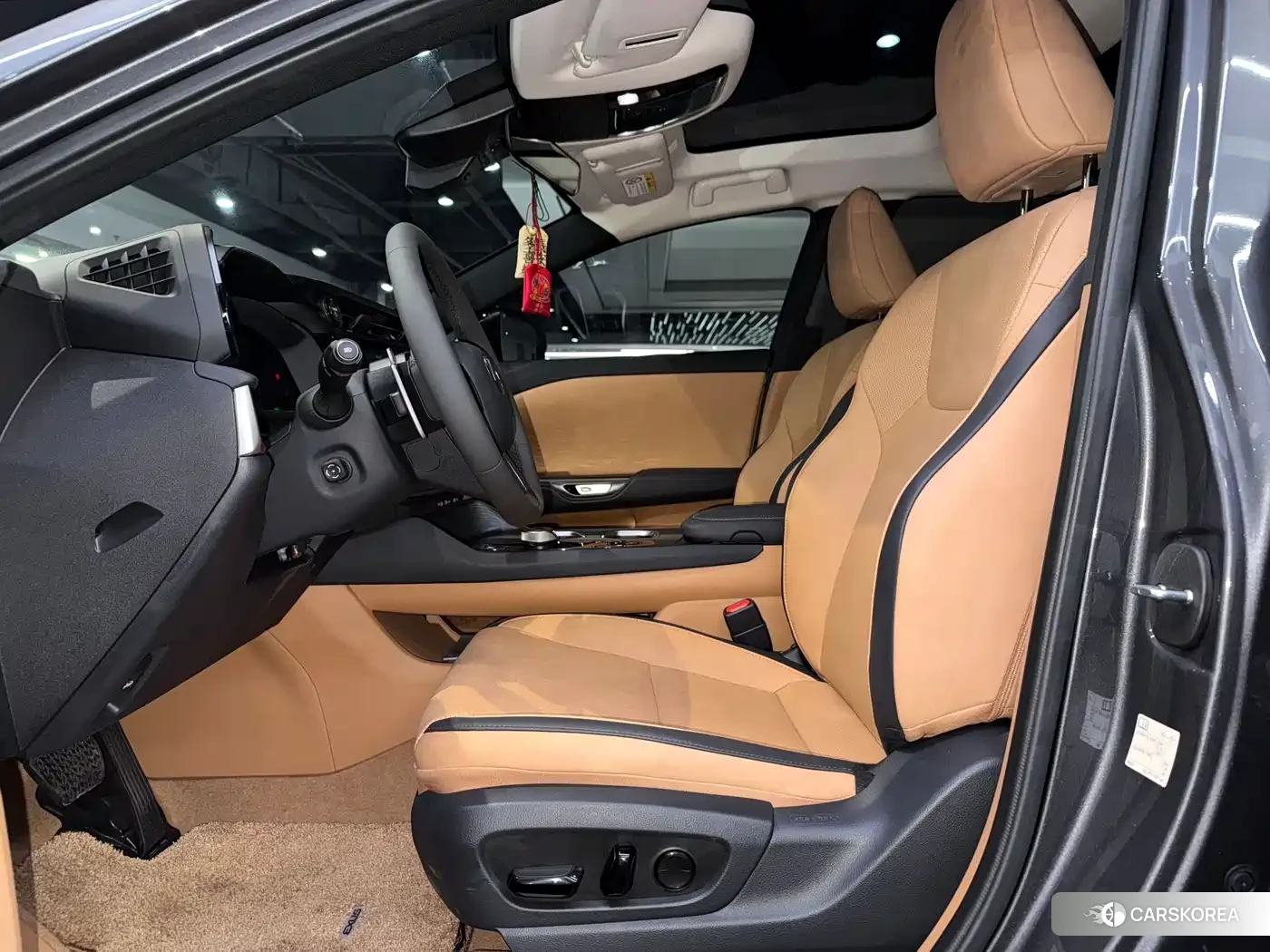 Lexus RZ 2023 Silver/gray из Китая, фото 3