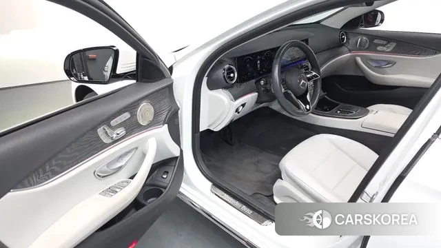 Mercedes-Benz E-Class W213 2022 Белый из Кореи, фото 3