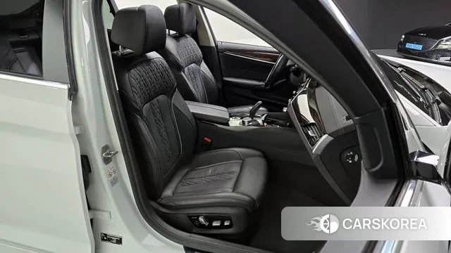 BMW 5 Series (G30) 2022 Белый из Кореи, фото 3