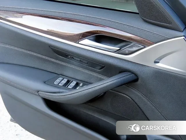 BMW 5 Series (G30) 2022 Черный из Кореи, фото 3