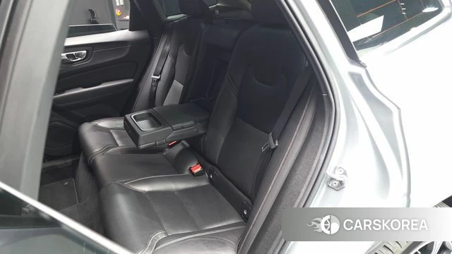 Volvo XC60 second Generation 2019 Светло-серебряный цвет из Кореи, фото 3
