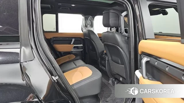 Land Rover Defender (L663) 2024 Черный из Кореи, фото 3