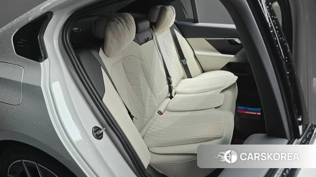 BMW 5 Series (G60) 2024 Белый из Кореи, фото 3