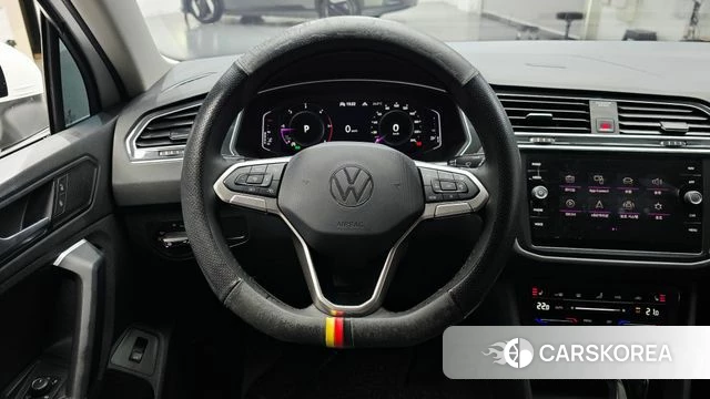 Volkswagen Tiguan second Generation 2021 Белый из Кореи, фото 3