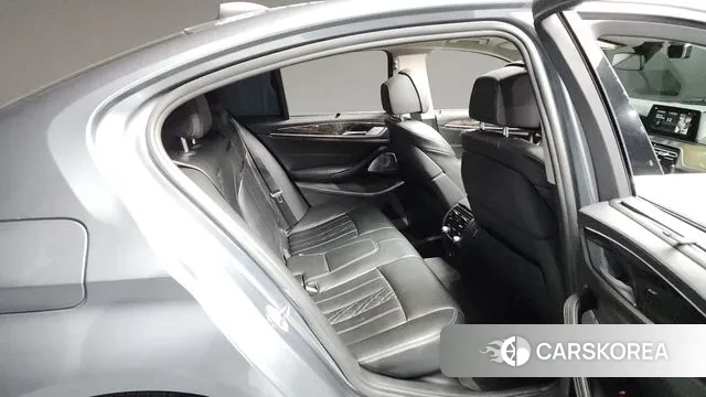 BMW 5 Series (G30) 2018 Серый из Кореи, фото 3