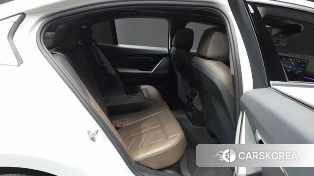 BMW 5 Series (G60) 2023 Белый из Кореи, фото 3