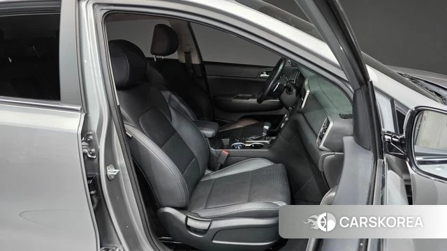 Kia Sportage The Bold 2021 Серебристо-серый из Кореи, фото 3