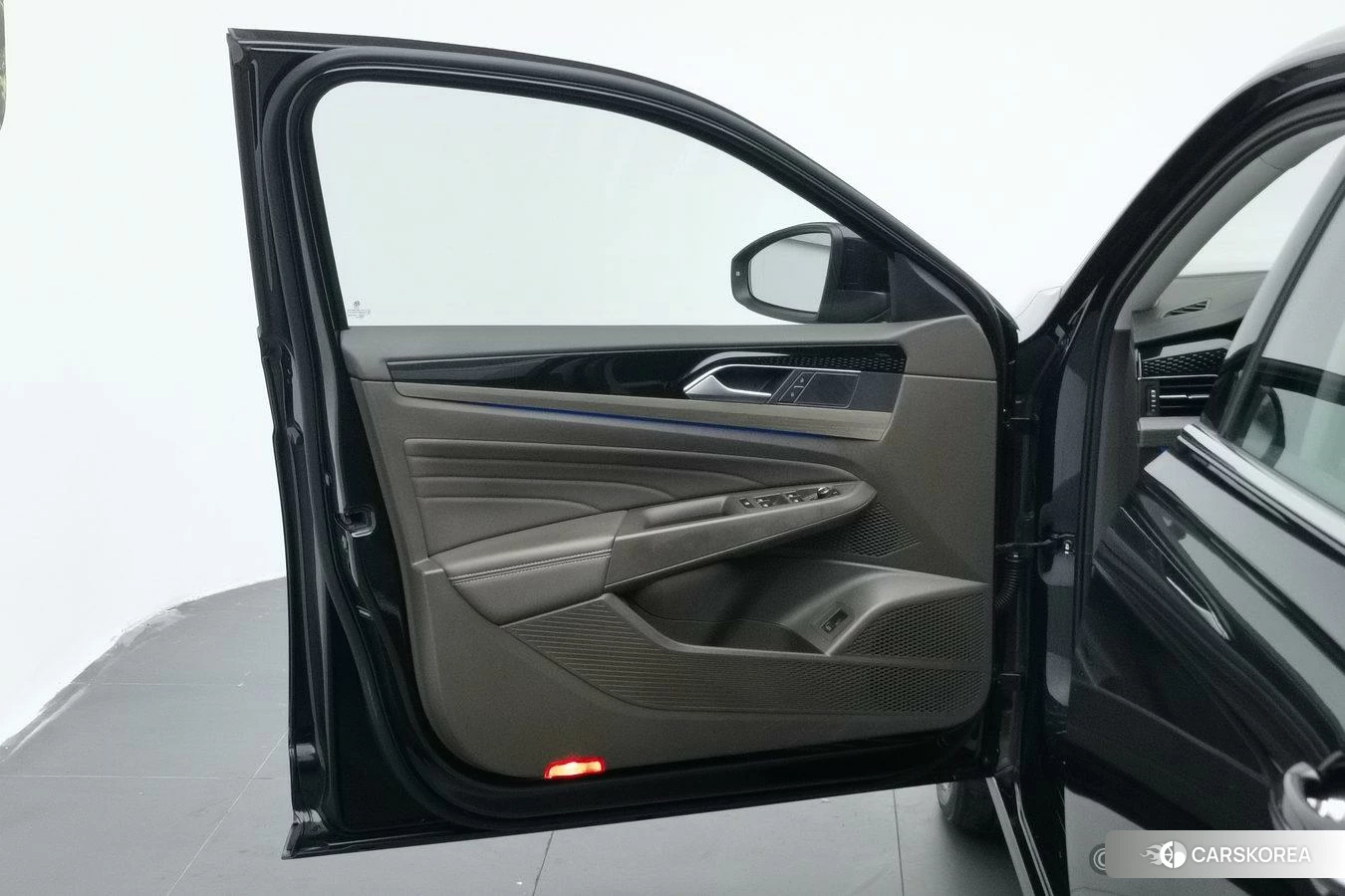 Volkswagen Passat 2021 Черный из Китая, фото 3